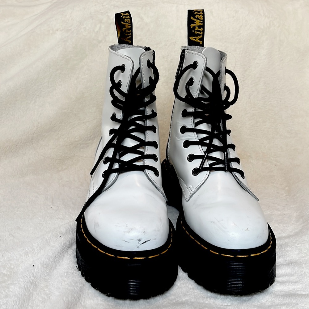 White leather 2” platform woman’s Doc Martens - Picture 6 of 8